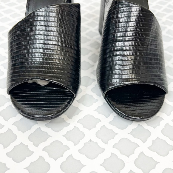 NWOB Charles by Charles David RevealTextured Mule
Sandal in Black - Picture 2 of 9